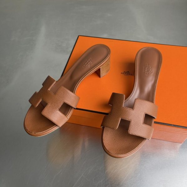 Sandali classici Hermès serie Oasis H, sandali con tacco grosso e cinturini, modello recentemente rinnovato (5NKZY)