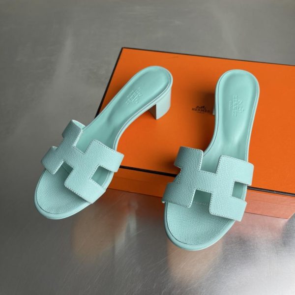 Sandali classici Hermès serie Oasis H, tacco grosso, modello recentemente rinnovato (8LK6X)