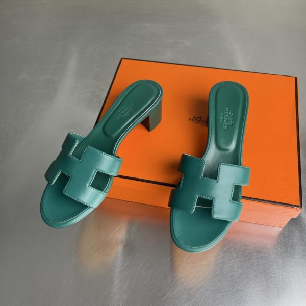 Sandali classici Hermès serie Oasis H, sandali con tacco grosso e cinturini, modello recentemente rinnovato (DA4EZ)