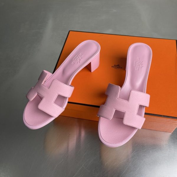 Sandali classici Hermès serie Oasis H, sandali con tacco grosso e cinturini, modello recentemente rinnovato (E4ILR)
