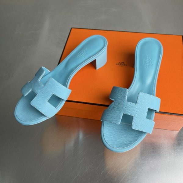 Sandali classici Hermès serie Oasis H, sandali con tacco grosso e cinturini, recentemente rinnovati (EXTLA)