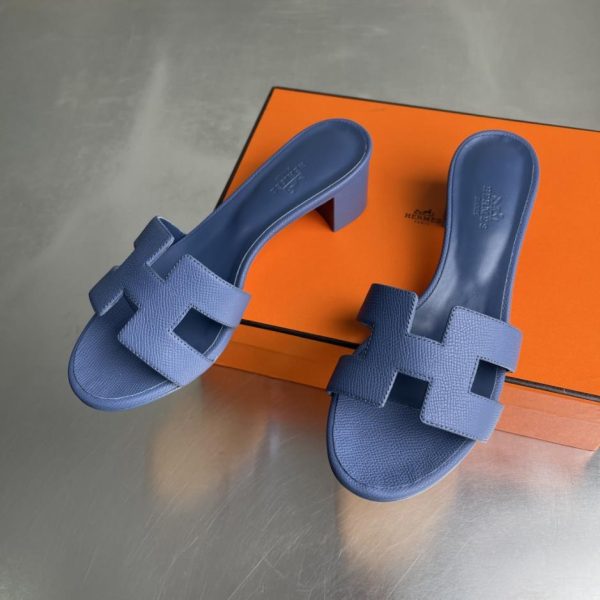 Sandali classici Hermès serie Oasis H, tacco grosso, modello recentemente rinnovato (G008Z)