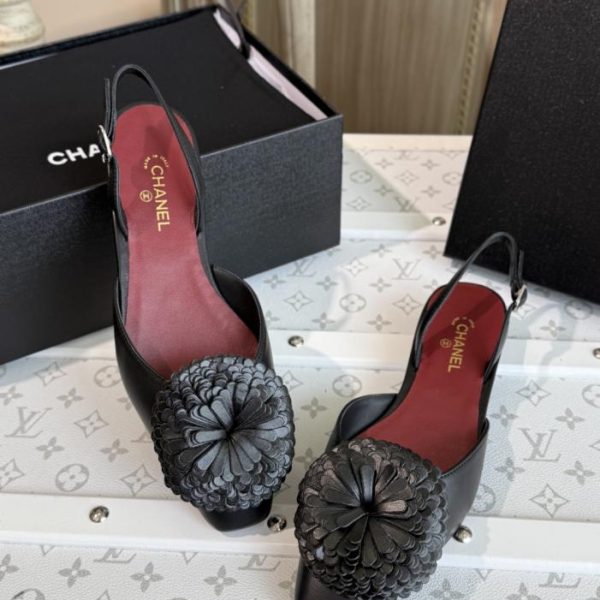repliche,replica,perfette,siti di,affidabili,migliori siti,dove comprare,1:1,scarpe da ginnastica Sandali piatti senza tallone CHANEL Camellia con punta quadrata (4NVSJ)