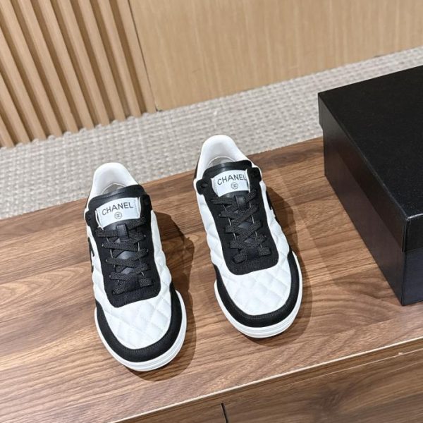 repliche,replica,perfette,siti di,affidabili,migliori siti,dove comprare,1:1,scarpe da ginnastica Sneakers CHANEL a blocchi di colore bianco e nero (F19GG) per la primavera.