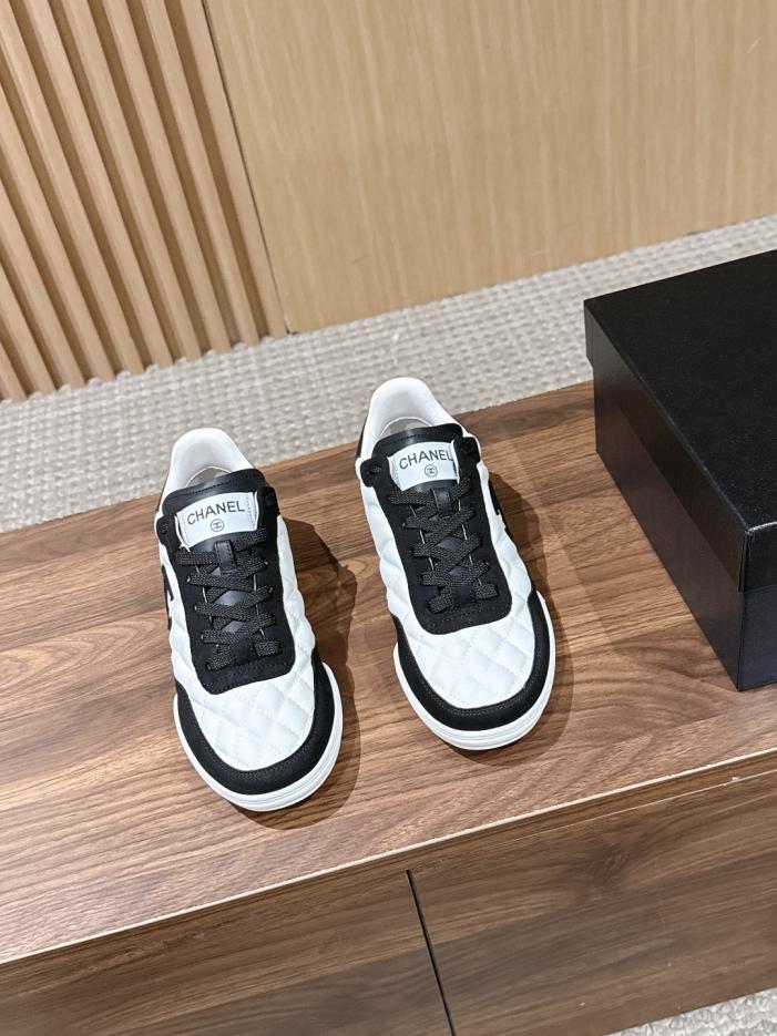 repliche,replica,perfette,siti di,affidabili,migliori siti,dove comprare,1:1,scarpe da ginnastica Sneakers CHANEL a blocchi di colore bianco e nero (F19GG) per la primavera.