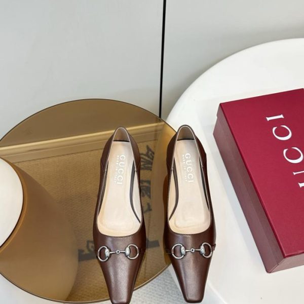 repliche,replica,perfette,siti di,affidabili,migliori siti,dove comprare,1:1,scarpe da ginnastica Novità di inizio primavera di Gucci: décolleté con tacco alto e punta quadrata con fibbia a morsetto (RC6KD)