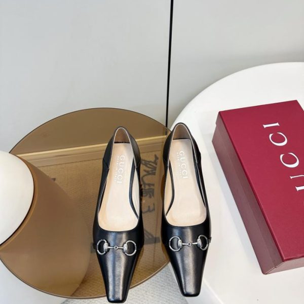 repliche,replica,perfette,siti di,affidabili,migliori siti,dove comprare,1:1,scarpe da ginnastica Novità di inizio primavera di Gucci: décolleté con tacco alto e punta quadrata con fibbia a morsetto (VJN4E)
