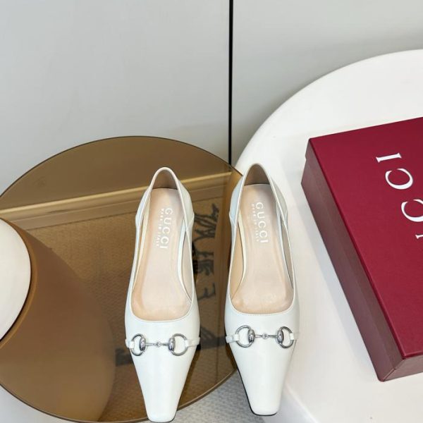 repliche,replica,perfette,siti di,affidabili,migliori siti,dove comprare,1:1,scarpe da ginnastica Tra i nuovi arrivi primaverili di Gucci figurano le décolleté con tacco alto e punta quadrata con fibbia a morsetto (ZDFE2).