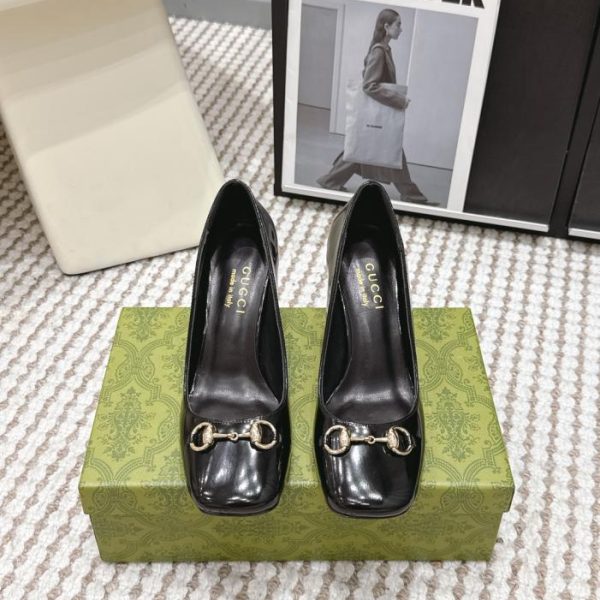 repliche,replica,perfette,siti di,affidabili,migliori siti,dove comprare,1:1,scarpe da ginnastica Nuovi arrivi Gucci Primavera/Estate: décolleté con morsetto, pantofole, sandali, ballerine (FKWKY)