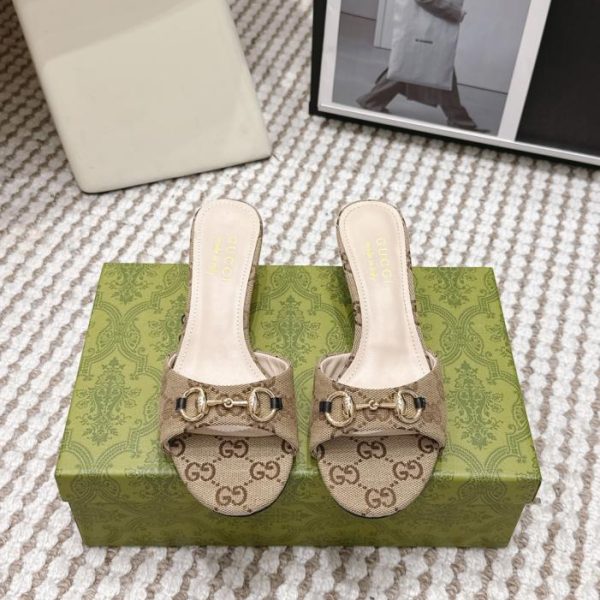 repliche,replica,perfette,siti di,affidabili,migliori siti,dove comprare,1:1,scarpe da ginnastica Nuovo arrivo Gucci Primavera/Estate: Sandali bassi con tacco alto e fibbia in metallo GG (D4QZ3)