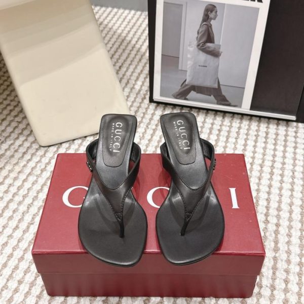 repliche,replica,perfette,siti di,affidabili,migliori siti,dove comprare,1:1,scarpe da ginnastica Infradito Gucci estive in tela GG (J7FEH)