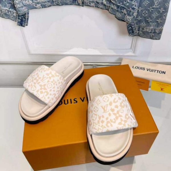 repliche,replica,perfette,siti di,affidabili,migliori siti,dove comprare,1:1,scarpe da ginnastica Le ultime pantofole con logo in rilievo di LV (14YR5) sono l’articolo principale della boutique per le coppie.