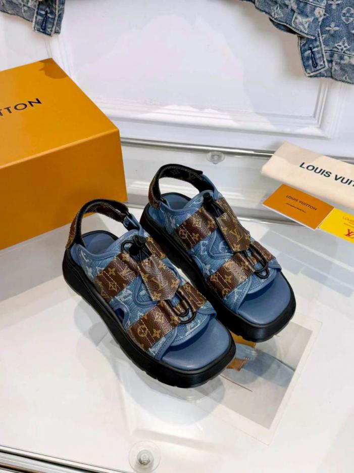 repliche,replica,perfette,siti di,affidabili,migliori siti,dove comprare,1:1,scarpe da ginnastica I nuovi sandali di lusso, alla moda e versatili di LV. Molto comodi e avvolgenti, con una suola platform che slancia la figura e dona un aspetto più slanciato (3NY54). repliche,replica,perfette,siti di,affidabili,migliori siti,dove comprare,1:1,scarpe da ginnastica I nuovi sandali di lusso, alla moda e versatili di LV. Molto comodi e avvolgenti, con una suola platform che slancia la figura e dona un aspetto più slanciato (3NY54).