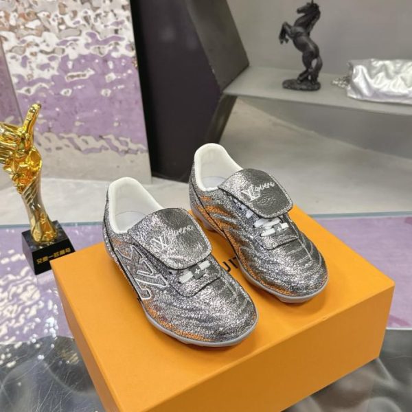 La nuova collezione Footprint di Louis Vuitton: scarpe da calcio per coppie (F09XE)