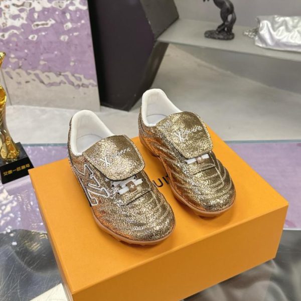 repliche,replica,perfette,siti di,affidabili,migliori siti,dove comprare,1:1,scarpe da ginnastica La nuova collezione Footprint di Louis Vuitton: scarpe da calcio per coppie (MCLOO)