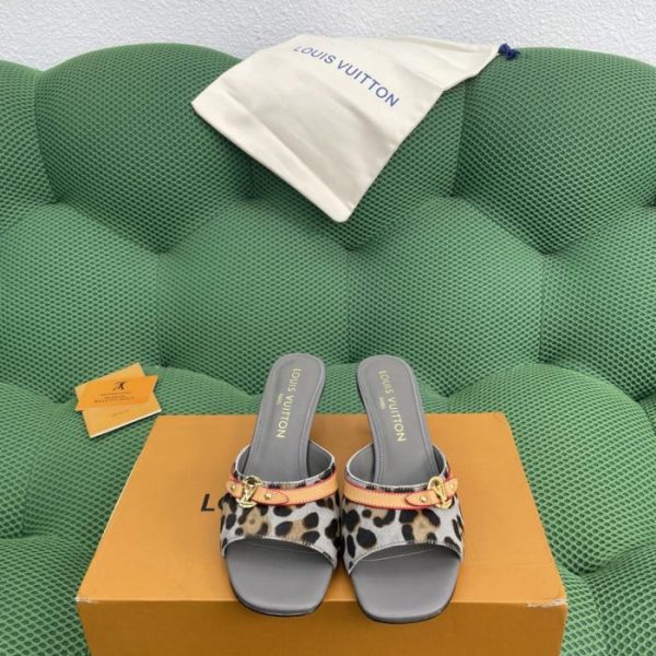Nuovi sandali/ciabatte LV in pelle di cavallino con stampa leopardata (R8JW0)