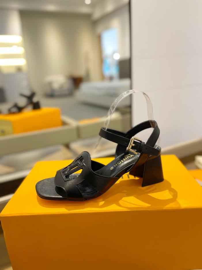 repliche,replica,perfette,siti di,affidabili,migliori siti,dove comprare,1:1,scarpe da ginnastica I sandali più recenti di Louis Vuitton visti in passerella (0JQ36)