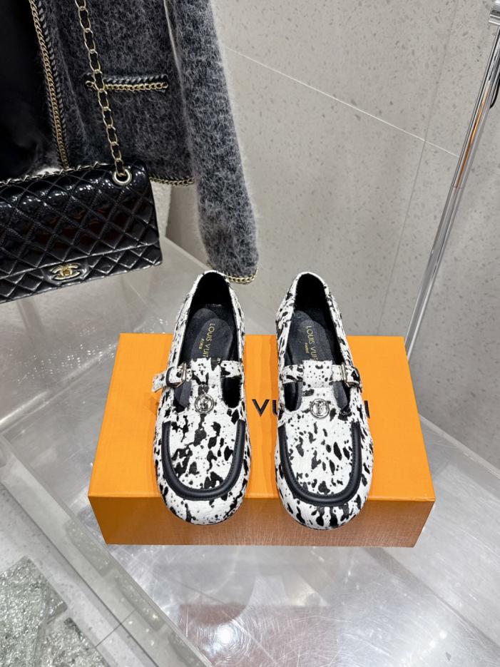 repliche,replica,perfette,siti di,affidabili,migliori siti,dove comprare,1:1,scarpe da ginnastica Nuovo arrivo Louis Vuitton Primavera – Esattamente l’originale, disponibile nelle boutique: ballerine Mary Jane con borchie metalliche (8I243)