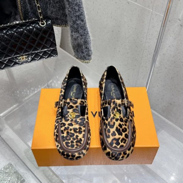 Nuovo arrivo Louis Vuitton Primavera - Esattamente l'originale, già disponibile nelle boutique: ballerine Mary Jane con borchie metalliche (N3M5S)