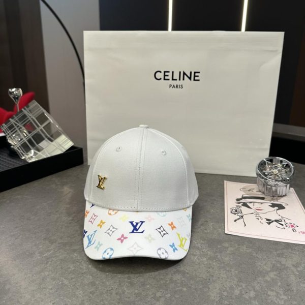 repliche,replica,perfette,siti di,affidabili,migliori siti,dove comprare,1:1,scarpe da ginnastica Cappellino da baseball LV con monogramma colorato e logo in metallo, ultimo modello disponibile nella boutique (5BHKHE)