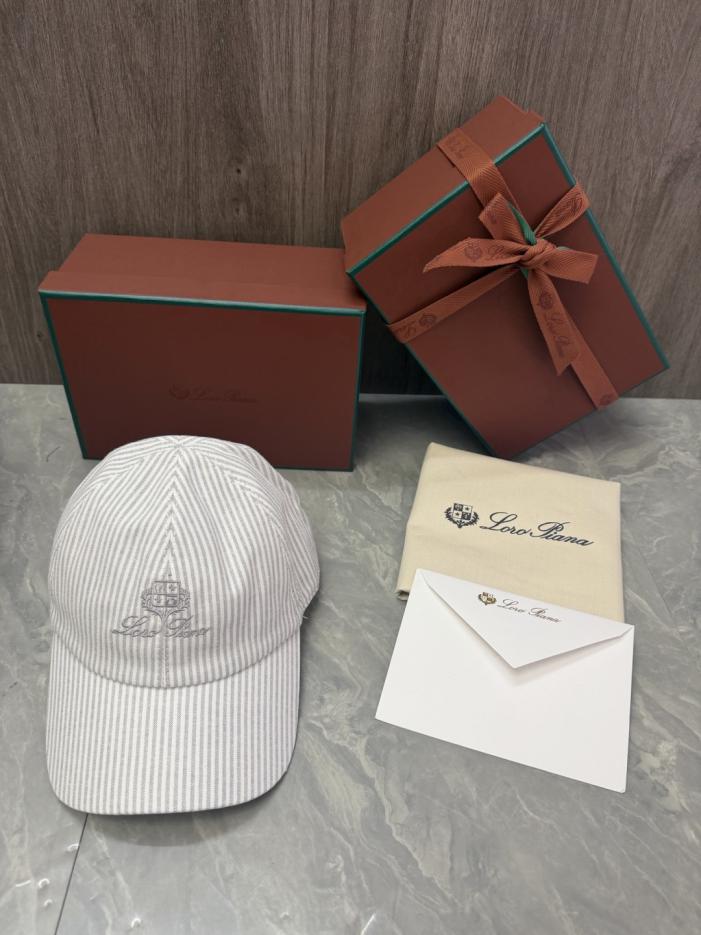 repliche,replica,perfette,siti di,affidabili,migliori siti,dove comprare,1:1,scarpe da ginnastica Cappellino da baseball a righe Loro Piana Storm System (X38OJS) repliche,replica,perfette,siti di,affidabili,migliori siti,dove comprare,1:1,scarpe da ginnastica Cappellino da baseball a righe Loro Piana Storm System (X38OJS)