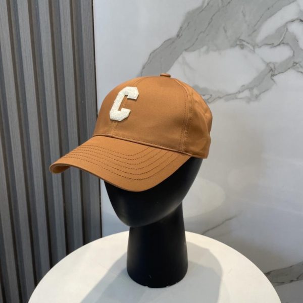 repliche,replica,perfette,siti di,affidabili,migliori siti,dove comprare,1:1,scarpe da ginnastica Il nuovo cappellino da baseball di CELINE con scritta minimalista, un modello indossato dalle celebrità (8QN092)
