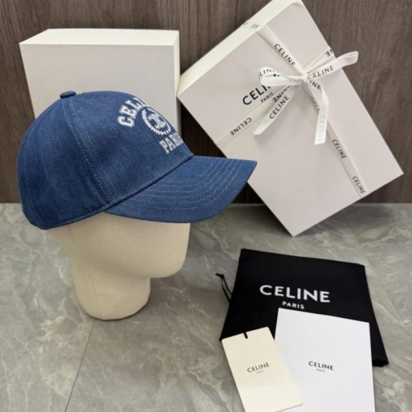repliche,replica,perfette,siti di,affidabili,migliori siti,dove comprare,1:1,scarpe da ginnastica Design originale CELINE. La parte anteriore del cappello presenta le lettere CELINE e PARIS ricamate (FR3AZL).