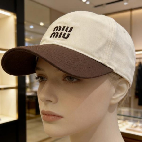 repliche,replica,perfette,siti di,affidabili,migliori siti,dove comprare,1:1,scarpe da ginnastica Cappellino da baseball classico ricamato Miu Miu (R8K6GL)