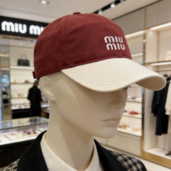 repliche,replica,perfette,siti di,affidabili,migliori siti,dove comprare,1:1,scarpe da ginnastica Cappellino da baseball classico ricamato Miu Miu (6SVZVS)
