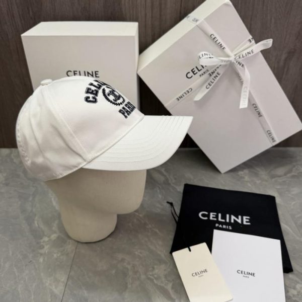 repliche,replica,perfette,siti di,affidabili,migliori siti,dove comprare,1:1,scarpe da ginnastica Design originale CELINE. La parte anteriore del cappello presenta le lettere CELINE e PARIS ricamate (9SUK2V).