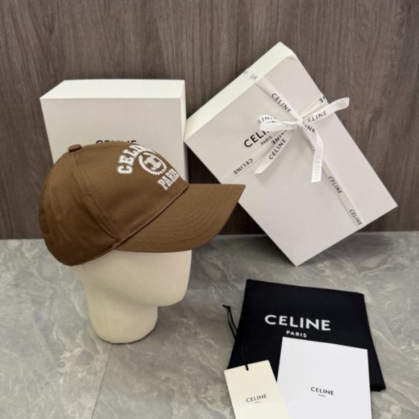 repliche,replica,perfette,siti di,affidabili,migliori siti,dove comprare,1:1,scarpe da ginnastica Design originale CELINE. La parte anteriore del cappello presenta la scritta CELINE ricamata (O45327).
