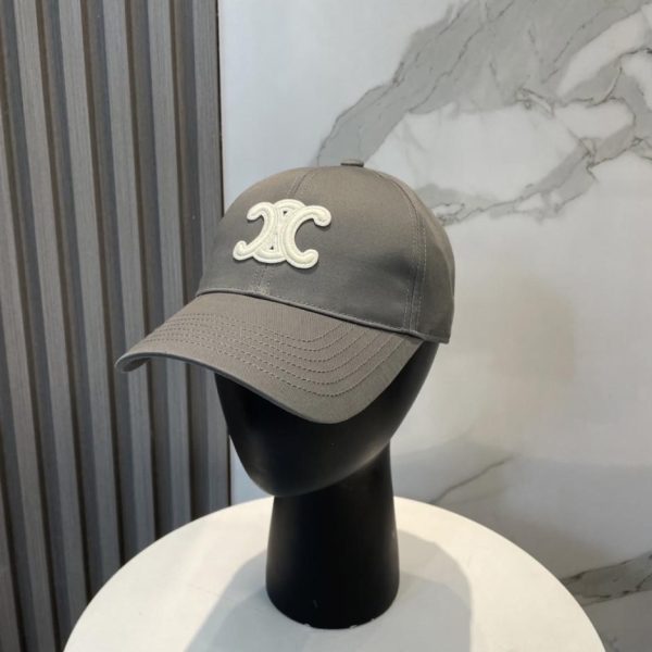 repliche,replica,perfette,siti di,affidabili,migliori siti,dove comprare,1:1,scarpe da ginnastica Il nuovo cappellino da baseball di CELINE con scritta minimalista, un modello indossato dalle celebrità (1VC8RM)