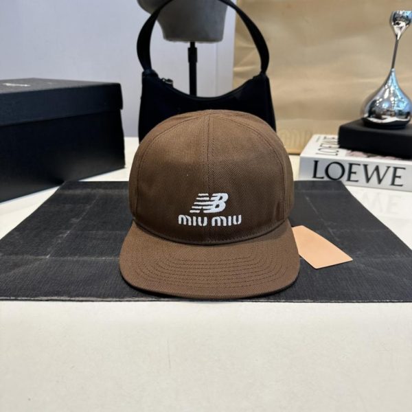 repliche,replica,perfette,siti di,affidabili,migliori siti,dove comprare,1:1,scarpe da ginnastica Cappellino da baseball nuovo, originale MiuMiu (V7UR77)