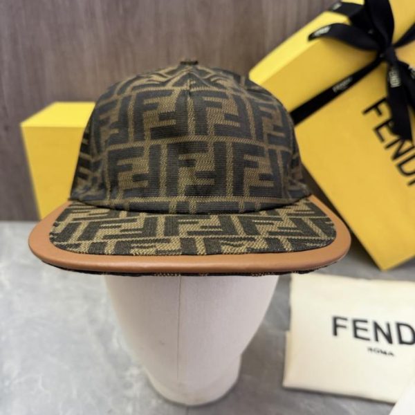 repliche,replica,perfette,siti di,affidabili,migliori siti,dove comprare,1:1,scarpe da ginnastica Cappellino da baseball Fendi originale, realizzato su misura, con visiera piatta, un modello classico che è un bestseller nei negozi tutto l’anno (W4WD40).
