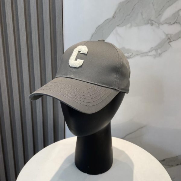 repliche,replica,perfette,siti di,affidabili,migliori siti,dove comprare,1:1,scarpe da ginnastica Il nuovo cappellino da baseball di CELINE con scritta minimalista, un modello indossato dalle celebrità (NWJX0Q)