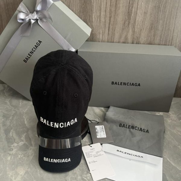 repliche,replica,perfette,siti di,affidabili,migliori siti,dove comprare,1:1,scarpe da ginnastica Cappellino da baseball Balenciaga con doppio logo ricamato (acquistato tramite un intermediario).
