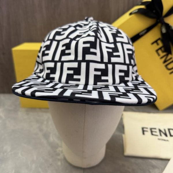 repliche,replica,perfette,siti di,affidabili,migliori siti,dove comprare,1:1,scarpe da ginnastica Cappellino da baseball originale Fendi con visiera piatta, realizzato su misura, un modello classico che è da sempre un bestseller nei negozi (STECBO).