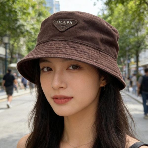repliche,replica,perfette,siti di,affidabili,migliori siti,dove comprare,1:1,scarpe da ginnastica Cappello da pescatore con logo triangolare Prada (IZTNLA)