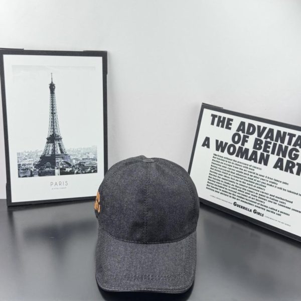 repliche,replica,perfette,siti di,affidabili,migliori siti,dove comprare,1:1,scarpe da ginnastica Il nuovo cappellino da baseball originale di MiuMiu (IE4DUM)