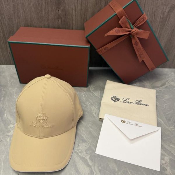 repliche,replica,perfette,siti di,affidabili,migliori siti,dove comprare,1:1,scarpe da ginnastica Il cappellino da baseball Loro Piana Storm System presenta il logo a scudo del marchio ricamato sul davanti, insieme alla scritta Loro Piana (STB9QH) realizzata a mano.
