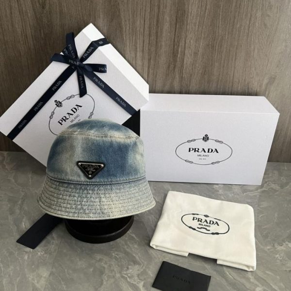 repliche,replica,perfette,siti di,affidabili,migliori siti,dove comprare,1:1,scarpe da ginnastica Cappello a secchiello Prada, originale, realizzato su misura, l’iconico cappello a secchiello street style di Prada (8J4ODX).