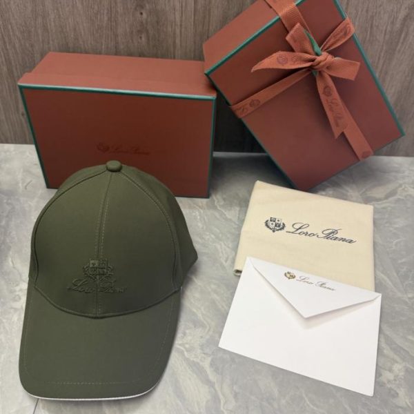 repliche,replica,perfette,siti di,affidabili,migliori siti,dove comprare,1:1,scarpe da ginnastica Il cappellino da baseball Loro Piana Storm System presenta l’emblema a forma di scudo del marchio e la scritta Loro Piana (89L8YE) realizzata a mano sul davanti.