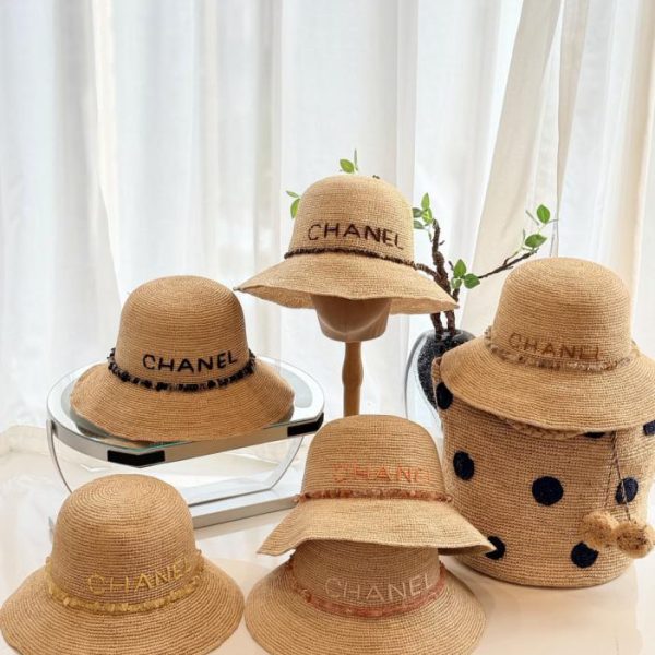 repliche,replica,perfette,siti di,affidabili,migliori siti,dove comprare,1:1,scarpe da ginnastica Il nuovo cappello da sole in rafia di Chanel (GLV2E4) è impreziosito da cristalli bianchi naturali mescolati a ciottoli colorati.