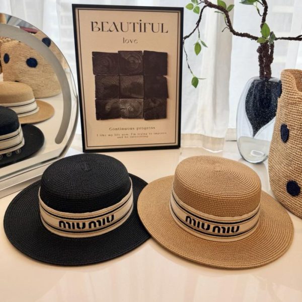 repliche,replica,perfette,siti di,affidabili,migliori siti,dove comprare,1:1,scarpe da ginnastica Cappello di paglia con scritta “MiuMiu” (8A09AR)