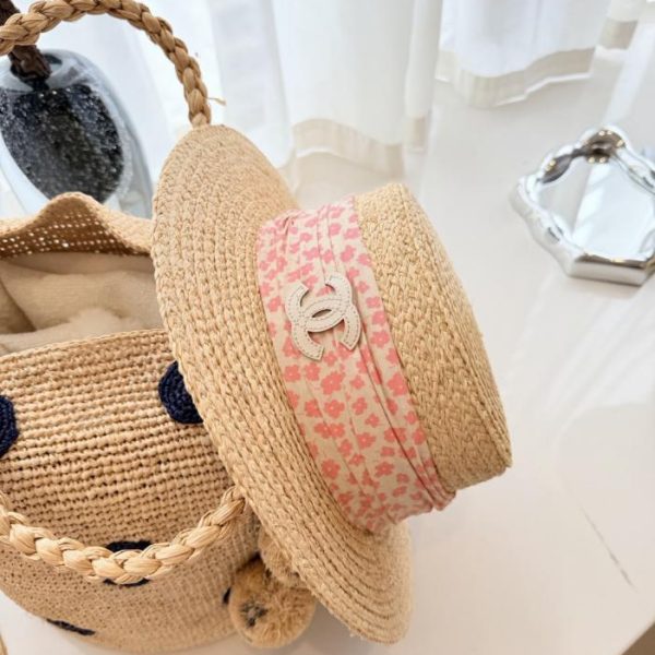 repliche,replica,perfette,siti di,affidabili,migliori siti,dove comprare,1:1,scarpe da ginnastica Cappello di paglia Chanel Summer Floral Flat Top, intrecciato in rafia naturale (5090FY)