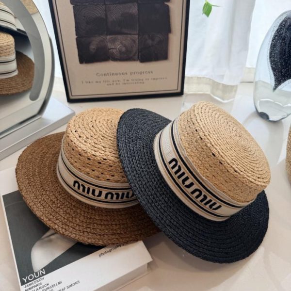 Berretto piatto in rafia stile boutique MiuMiu (NREHV0)