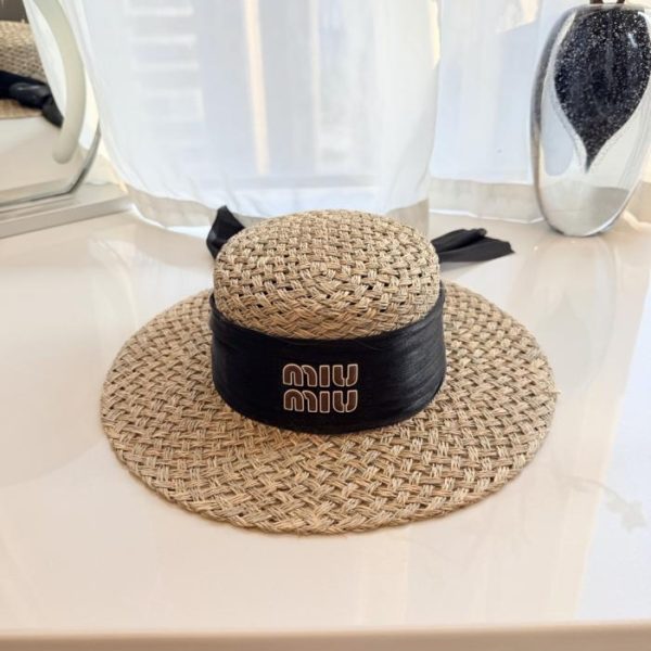 Cappello piatto MiuMiu Salted Grass, intrecciato a mano con erba salata naturale (33Q6F8)