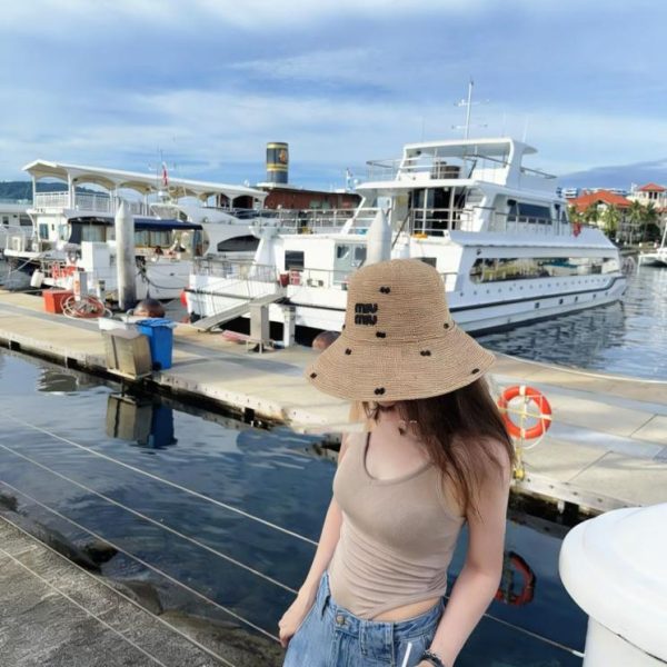 repliche,replica,perfette,siti di,affidabili,migliori siti,dove comprare,1:1,scarpe da ginnastica Cappello in rafia a pois MiuMiu, in rafia naturale tessuta a mano (RYTJ8Y)