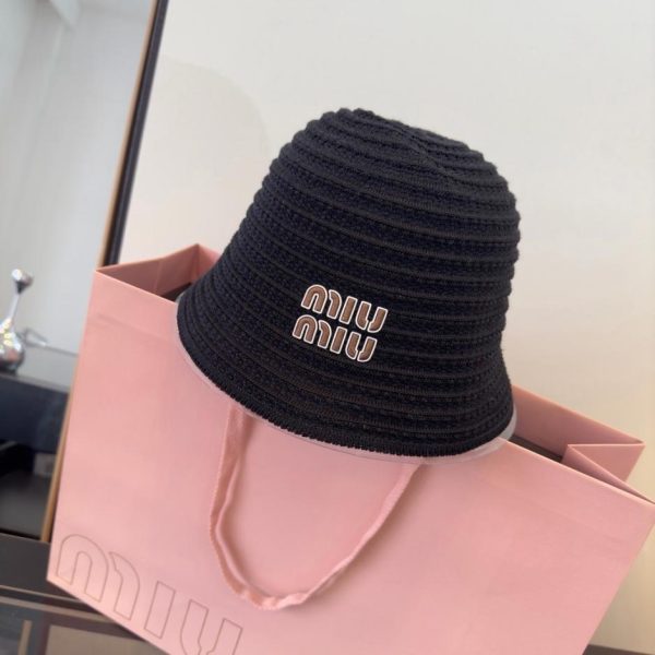 repliche,replica,perfette,siti di,affidabili,migliori siti,dove comprare,1:1,scarpe da ginnastica Nuovo cappello da pescatore in maglia di Miu Miu, circonferenza della testa 57 cm (5M9ICF)