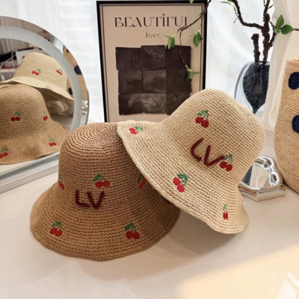 repliche,replica,perfette,siti di,affidabili,migliori siti,dove comprare,1:1,scarpe da ginnastica Cappello da pescatore in paglia con ricamo di ciliegie LV, rafia lavorata all’uncinetto a mano, ricamo di ciliegie su tutta la superficie (KKSKSO)